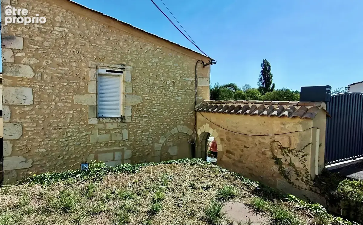 Blaye centre à pied   Maison en pierre   Jardin 1 212 m2 sans vis-à-vis   DPE C - photo 24