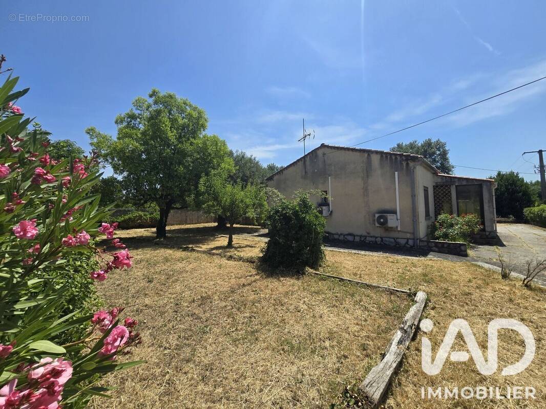 Photo 1 - Maison à LAUDUN-L'ARDOISE