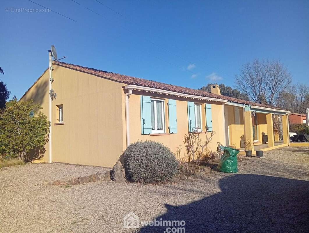 Offrant 1600m² de terrain plat, car port et portail électrique - Maison à LE THORONET