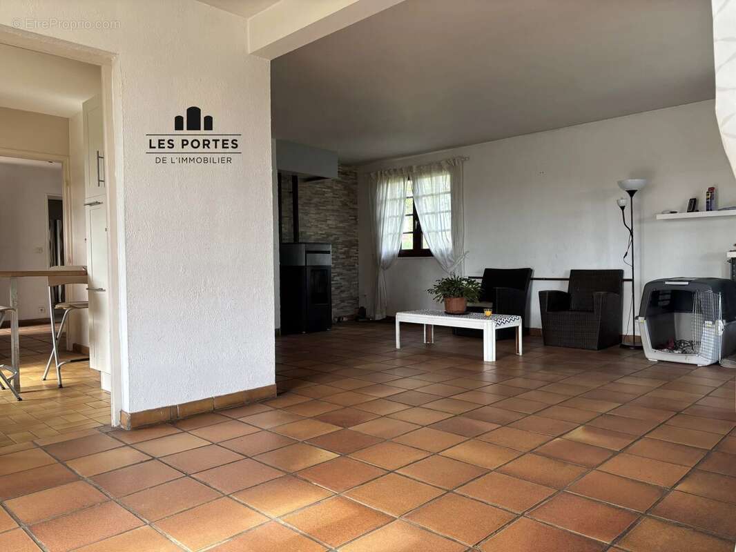 Maison à PRUNAY-SUR-ESSONNE