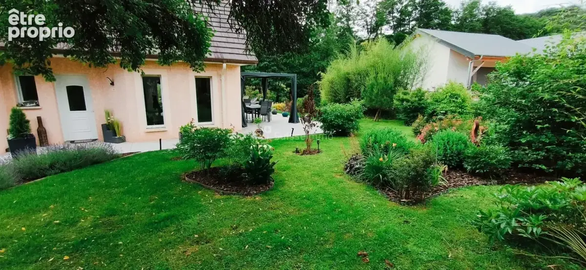 Belle demeure avec piscine entièrement close sur 1800m2 de terrain - photo 2