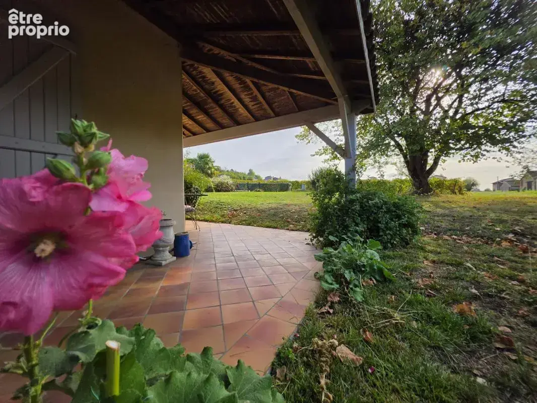 Maison en pierre de caractère à Lamothe-Landerron 214 m², piscine et fort potentiel professionnel - photo 20