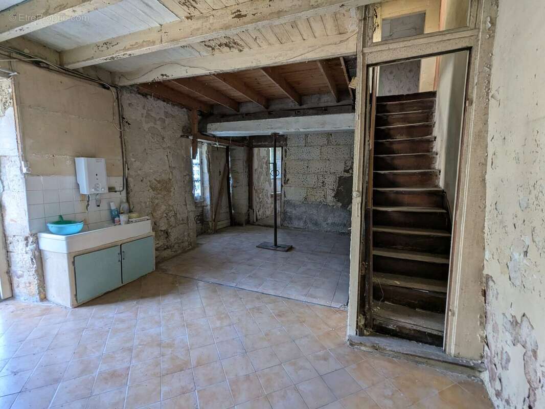 Maison 145 m² à Mortagne-Sur-Gironde  - photo 2