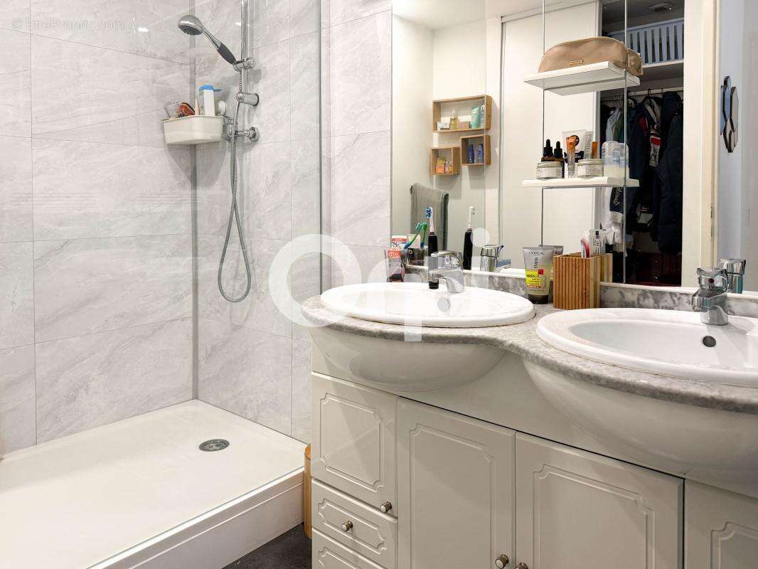 Maison à SAINT-LAURENT-DE-LA-PREE