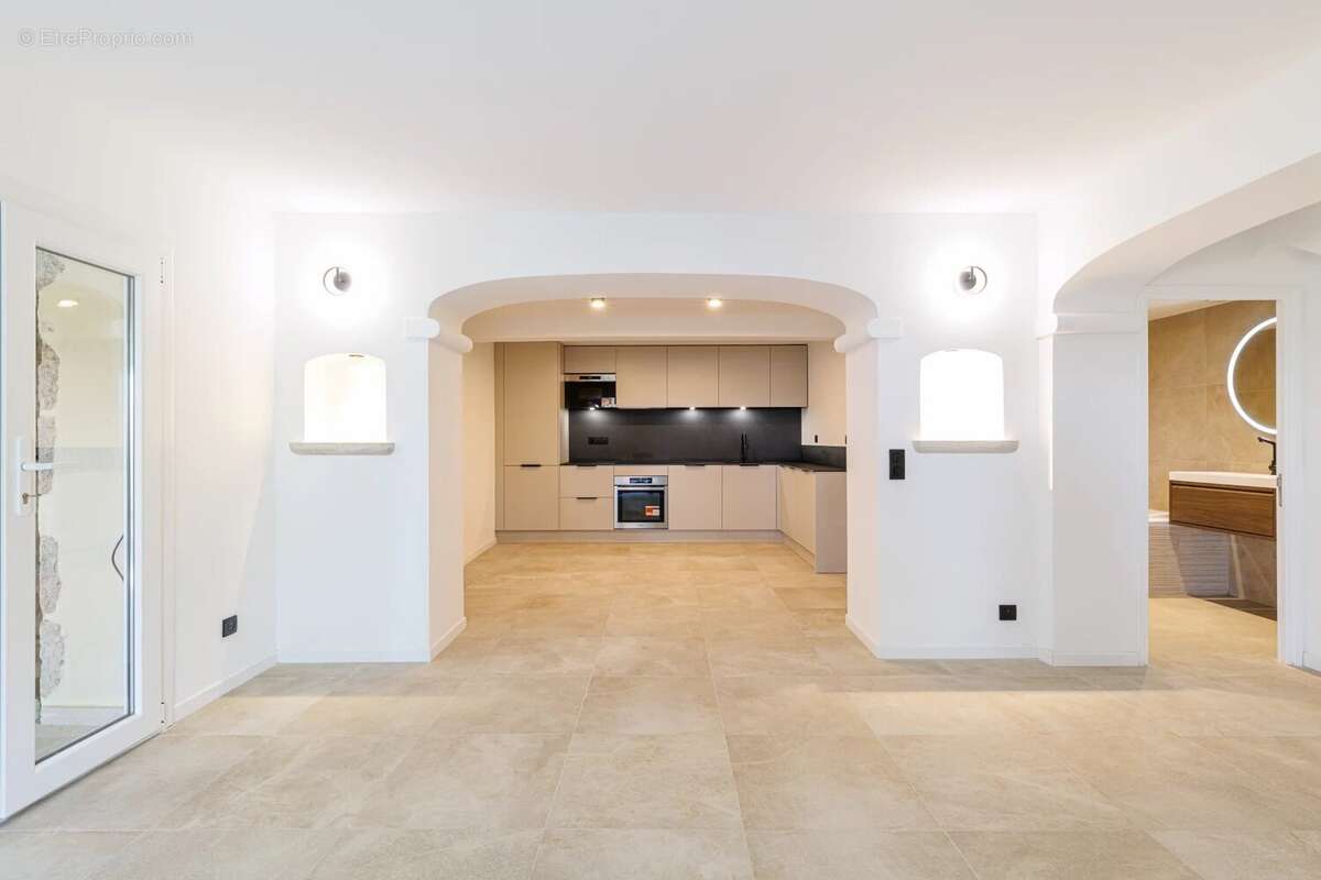 Appartement à SAINT-LAURENT-DU-VAR