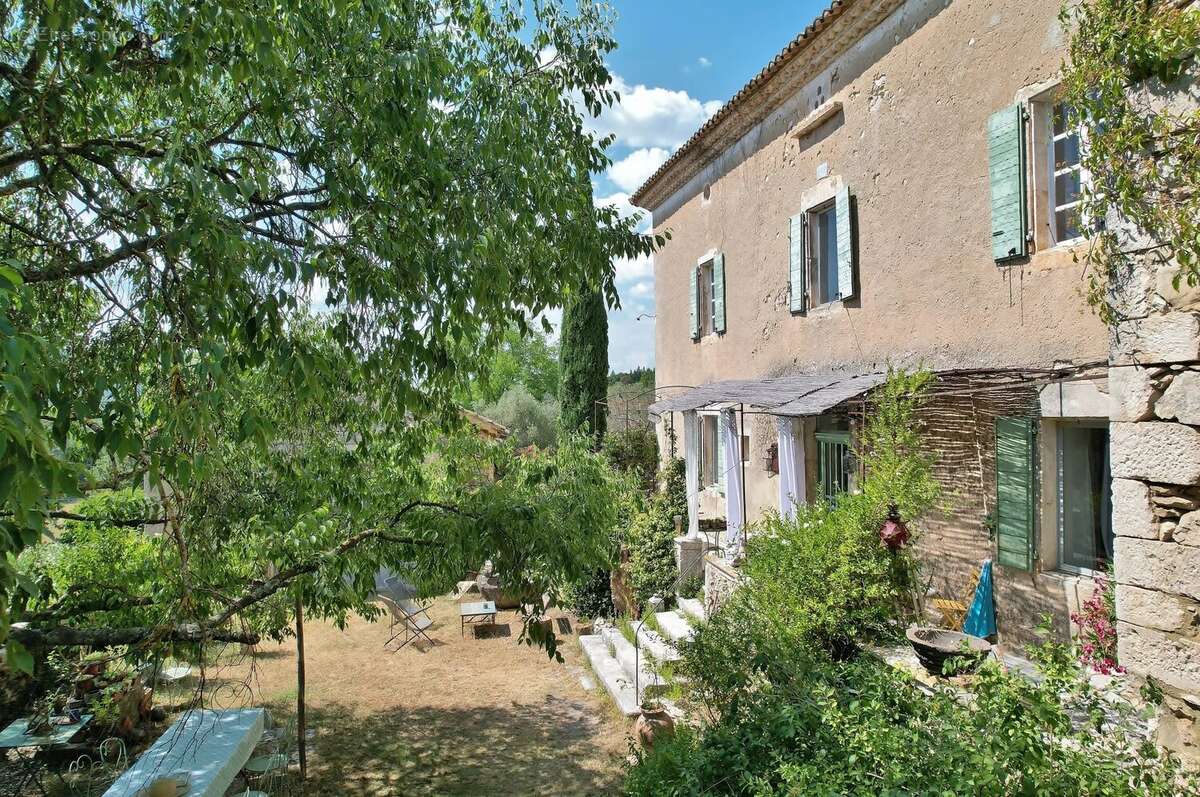 Mas de caractère dans l'un des Plus Beaux Villages de France - photo 3