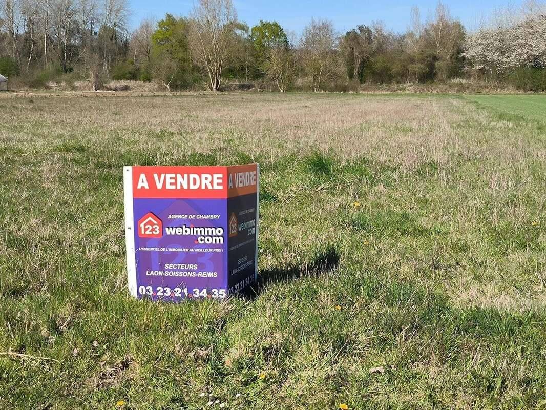 Très beau terrain constructible d'une surface de 5428 m² - Terrain à PRESLES-ET-BOVES