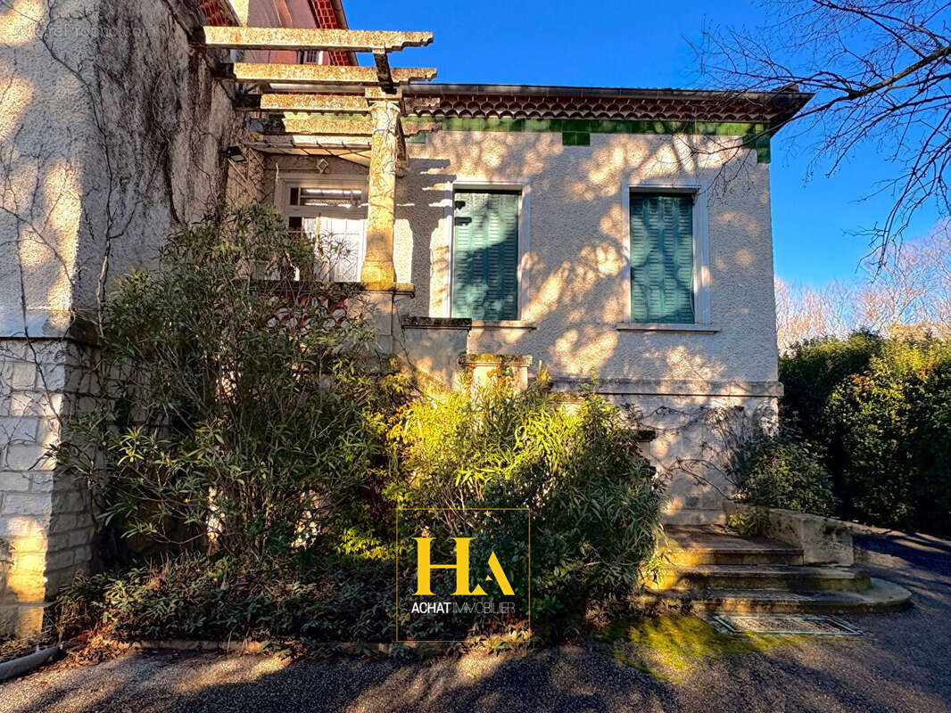 Montélimar - Géry - Maison de caractère des années 30 avec 277 m² totales, combles aménageables, parc arboré et piscine - photo 12
