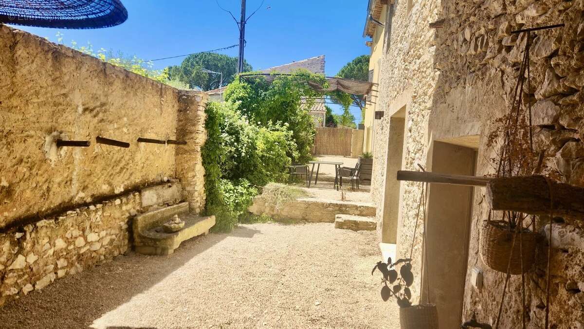 Maison à SAINT-SATURNIN-LES-APT