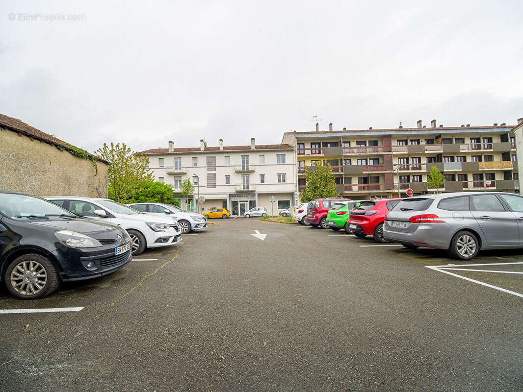 Commerce à AIRE-SUR-L'ADOUR