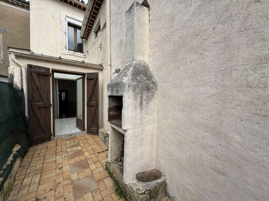 Maison de village avec terrasse et garage  à Sallèles d'Aude - photo 5