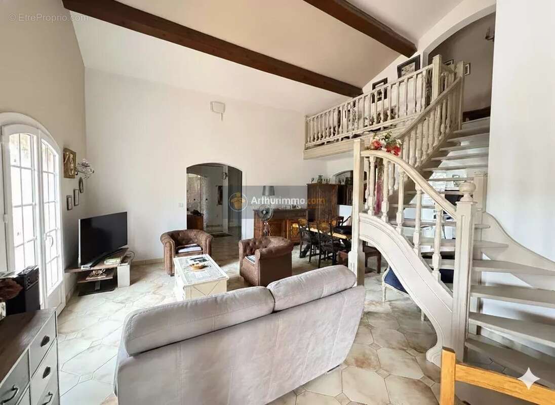 Maison à ROQUEBRUNE-SUR-ARGENS