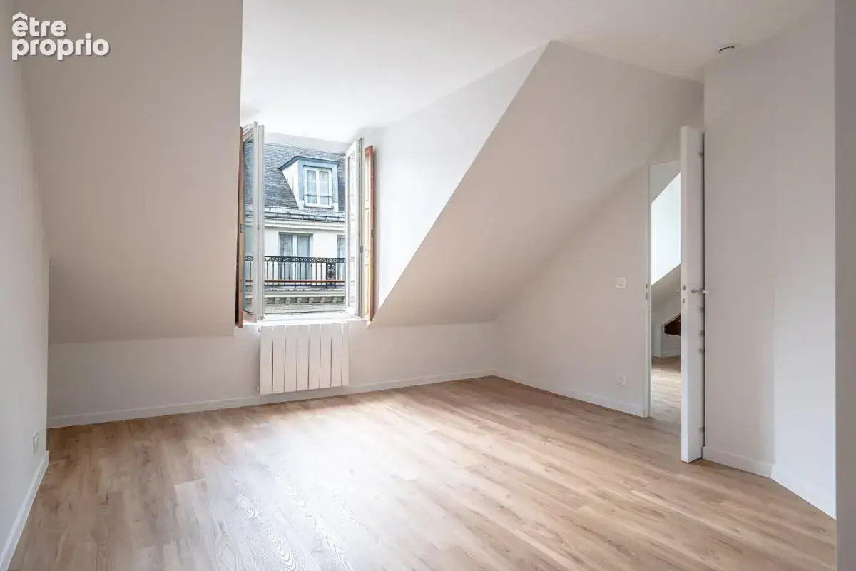 Paris 8-Dernier étage avec ascenseur à deux pas de l'Elysée-63M2 au sol-Appartement rénové et lumineux - photo 6
