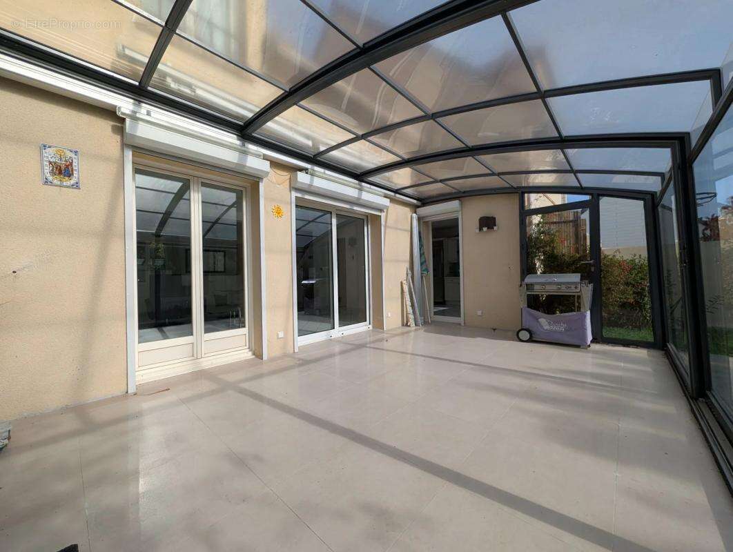 Maison à LES CLAYES-SOUS-BOIS