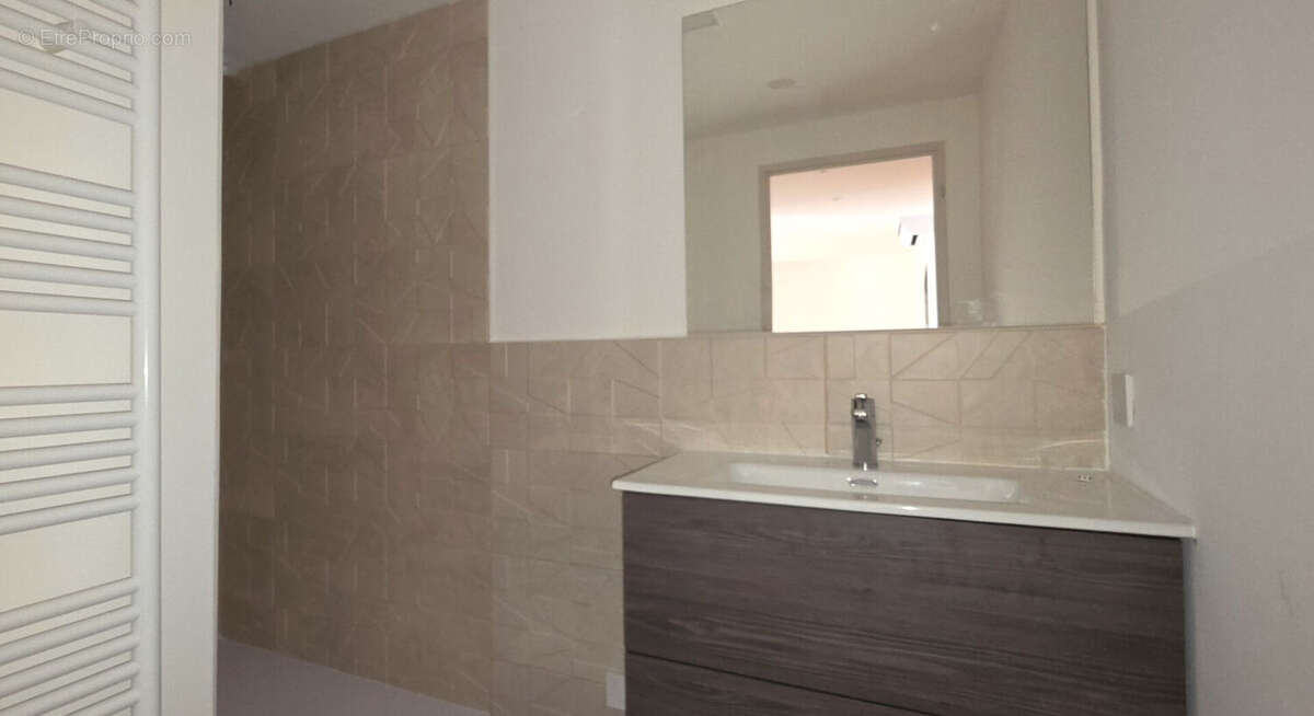 Appartement à MAUGUIO