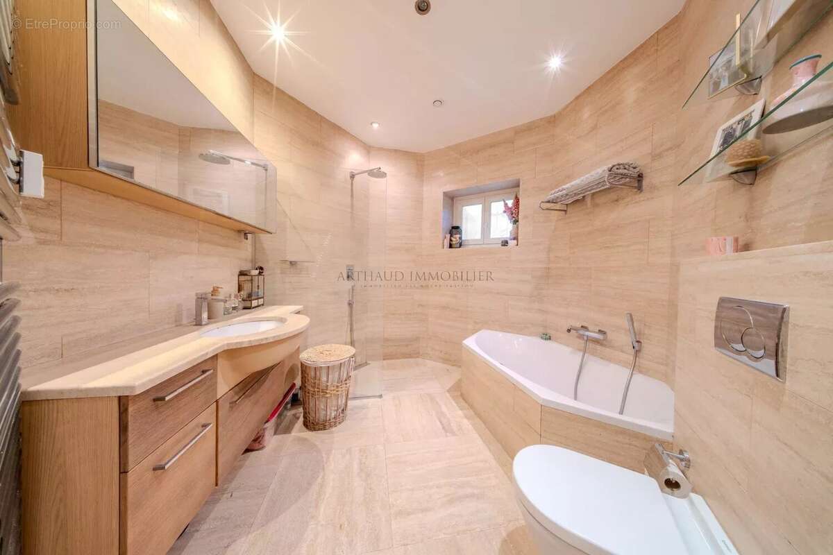 Appartement à ROQUEBRUNE-CAP-MARTIN