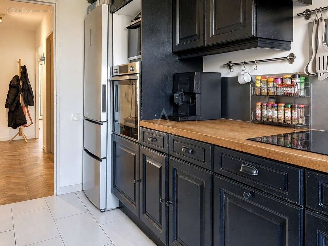 Appartement à COURBEVOIE