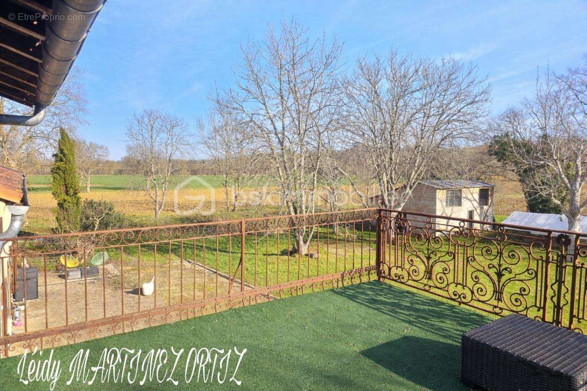 Maison à VIC-FEZENSAC