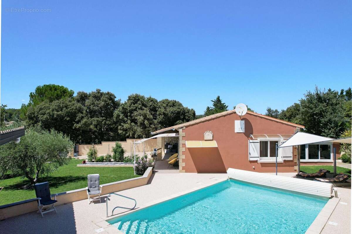 Maison méridionale de plain-pied de 167 m² avec jardin et piscine à 3.5 km du centre d’Uzès - photo 6