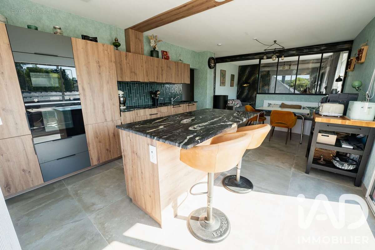 Maison 155 m² à Souzay-Champigny  - photo 4