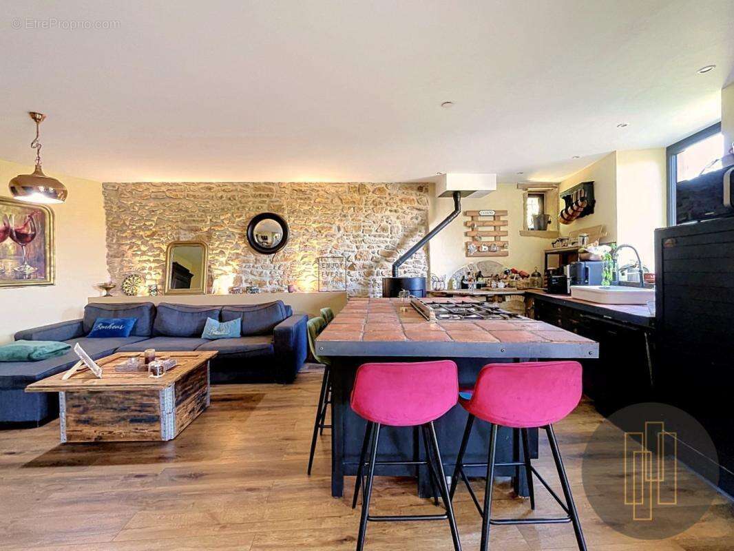Maison en pierres dorées de 170m² avec vue dégagée - photo 9