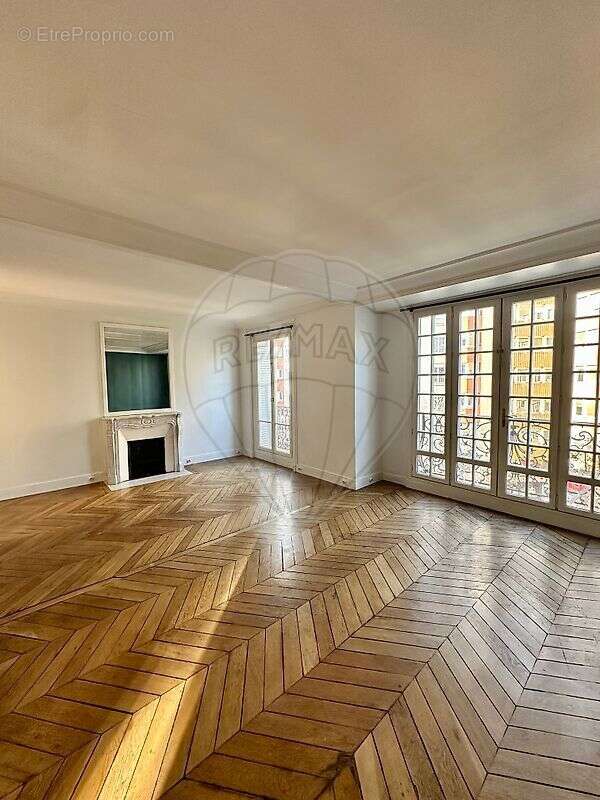 Appartement à PARIS-10E