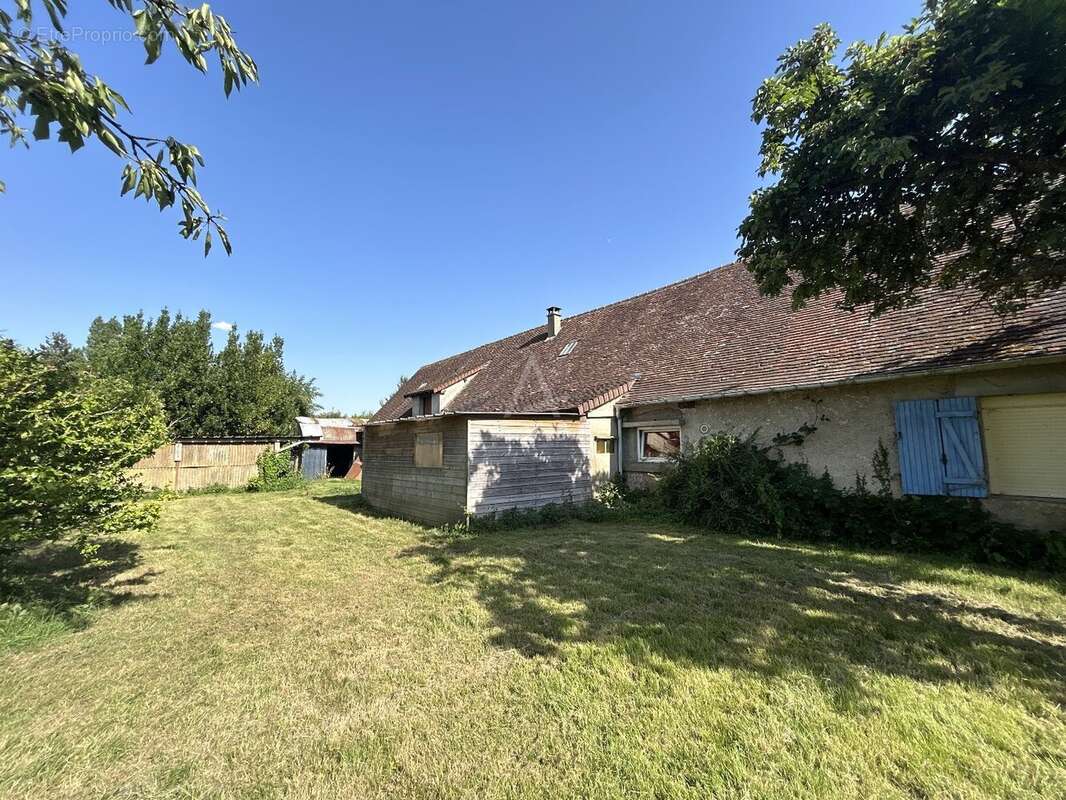 Longère en pierre à rénover  Fort potentiel à la campagne avec dépendances et terrain arboré - photo 23