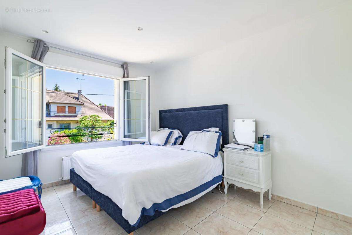 Maison de 10 pièces de 228 m² à Sarcelles - photo 9