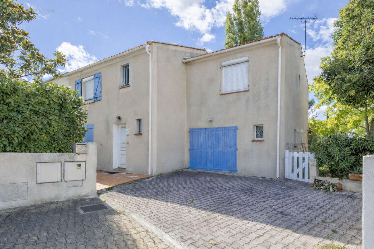 Maison à SIMIANE-COLLONGUE