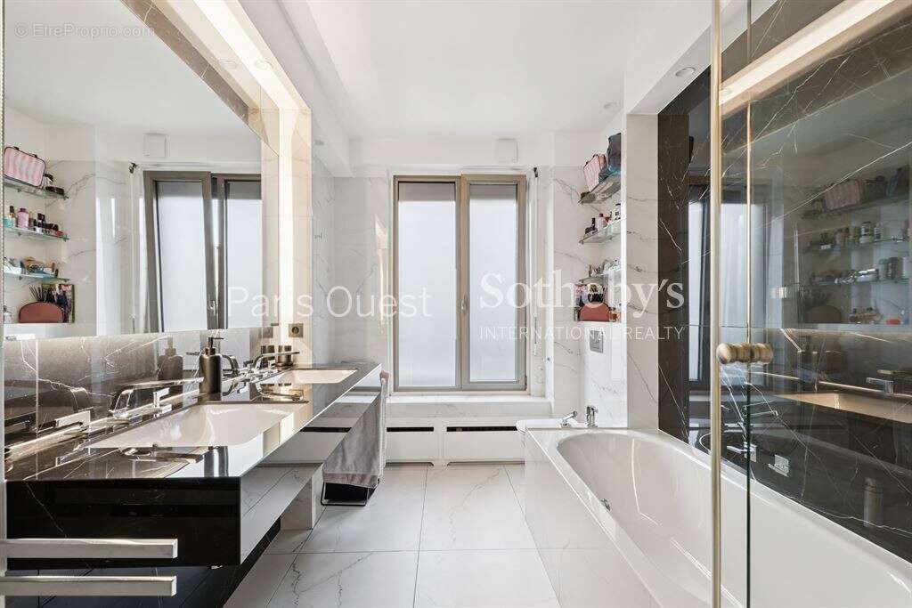 Appartement à NEUILLY-SUR-SEINE