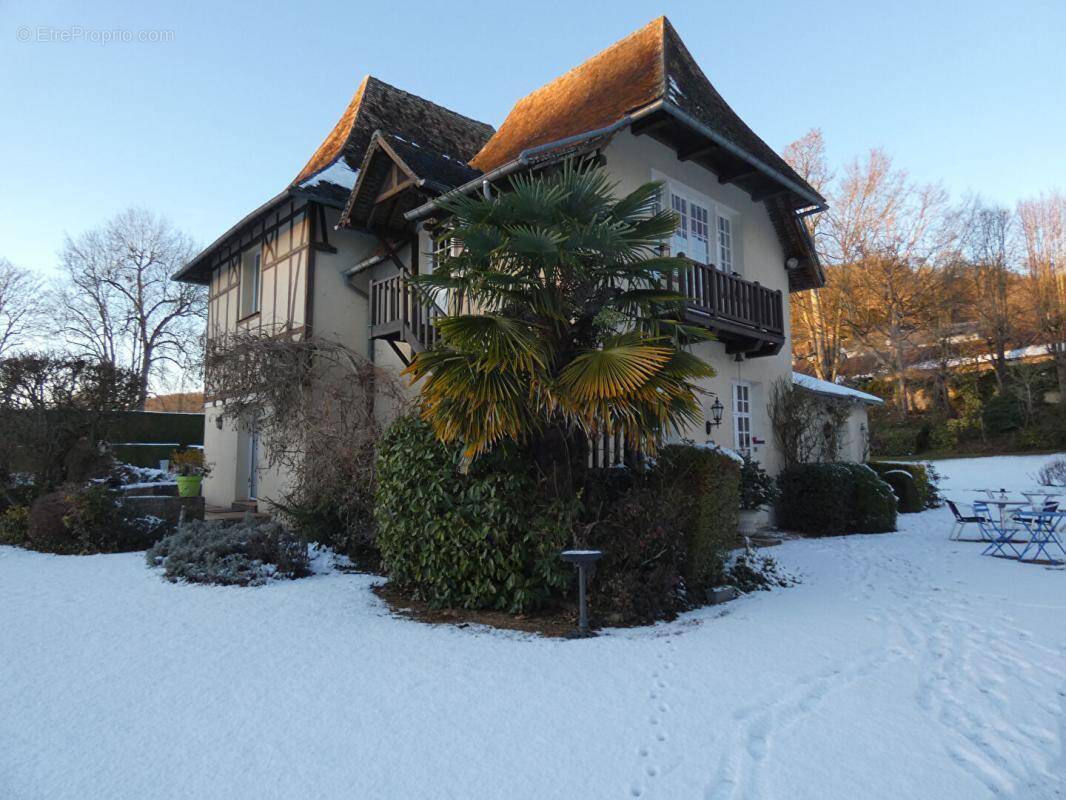 Maison à CHERISY