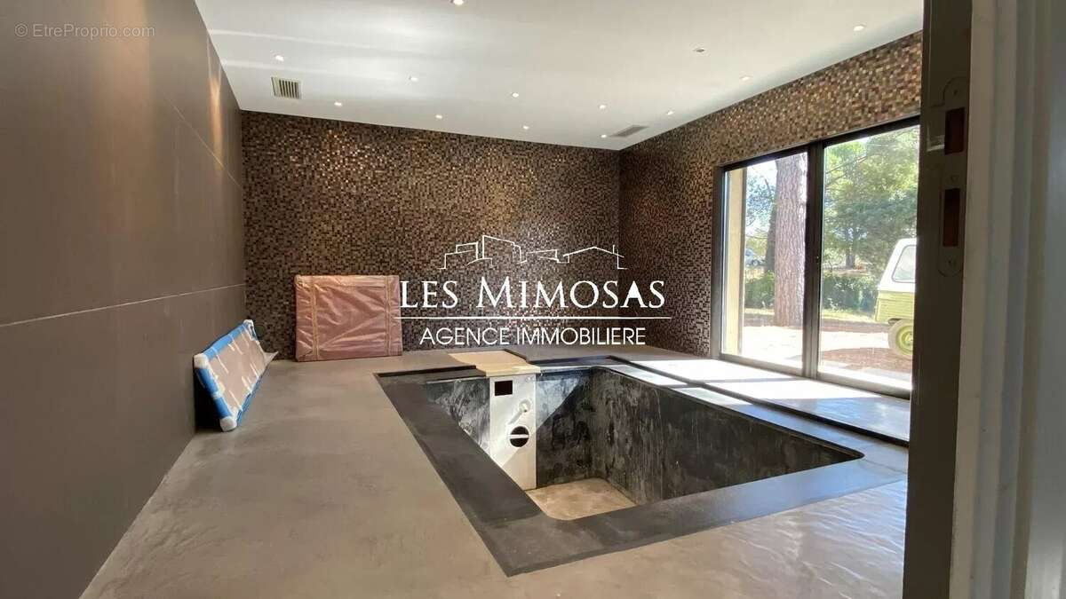 Maison à ROQUEBRUNE-SUR-ARGENS
