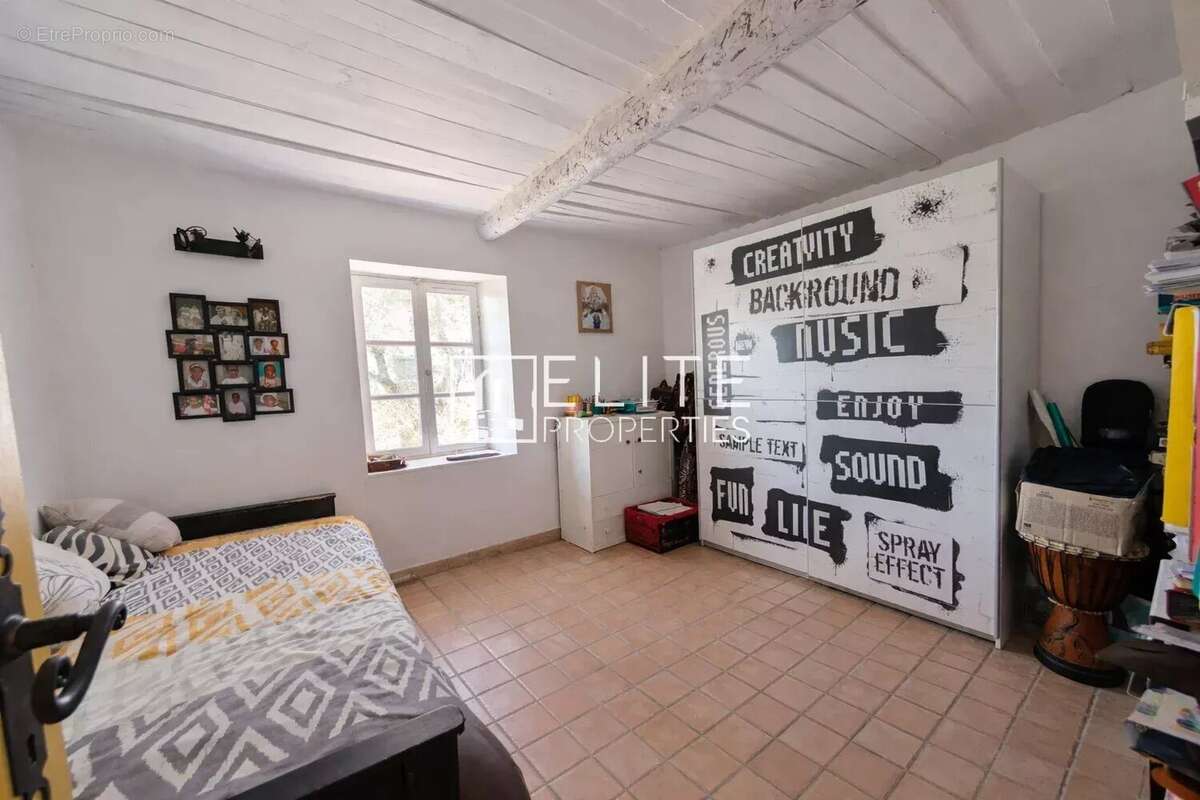 Grasse : Maison de Maître avec Potentiel Constructible Majeur ! - photo 14