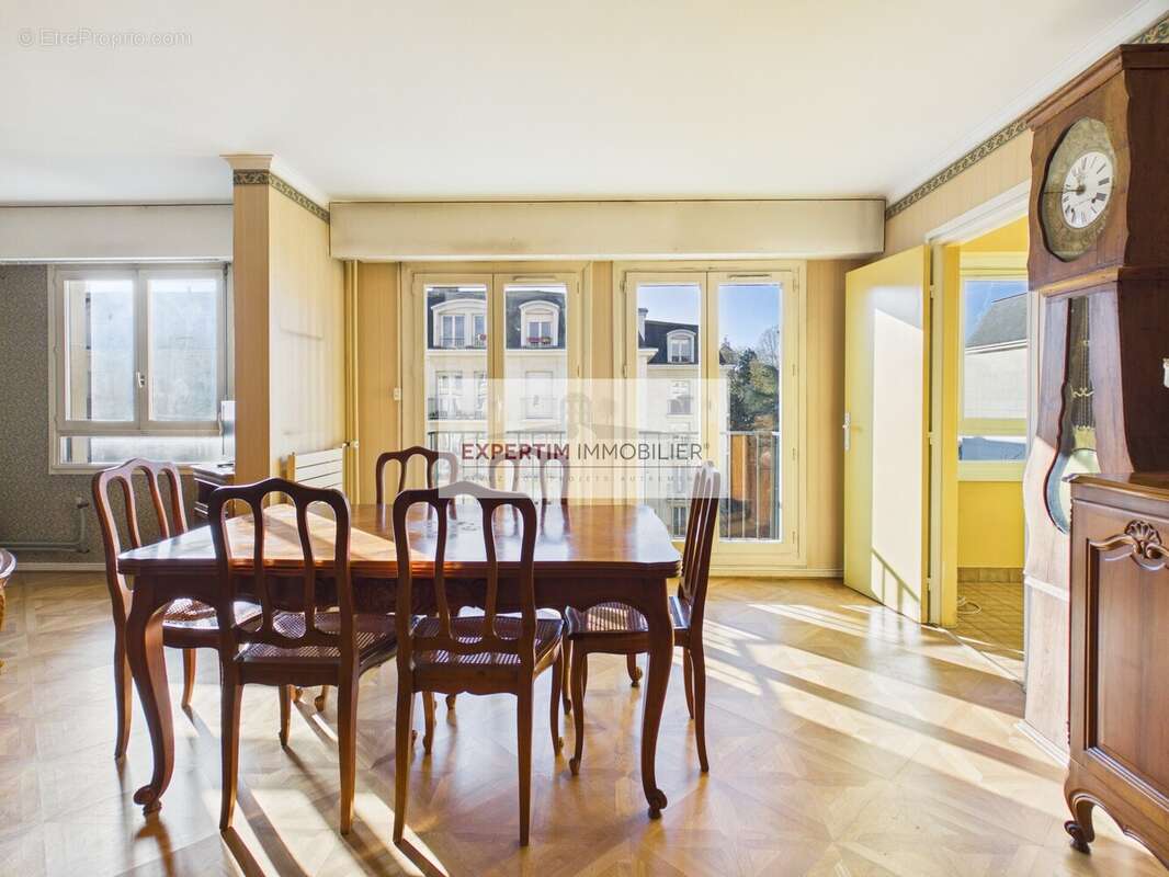 Appartement à VERSAILLES