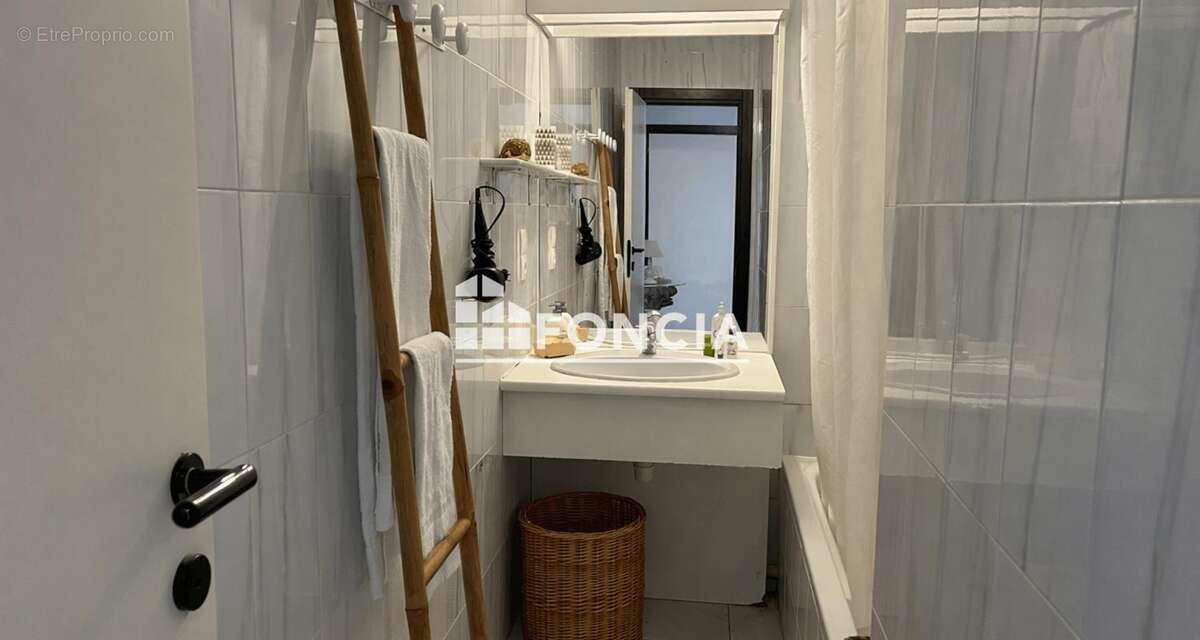  Saint-Raphaël Trayas Studio en première ligne sur mer avec toit terrasse et balcon - photo 11