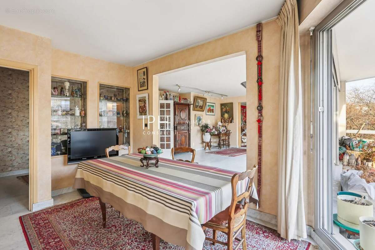 Appartement à NEUILLY-SUR-SEINE