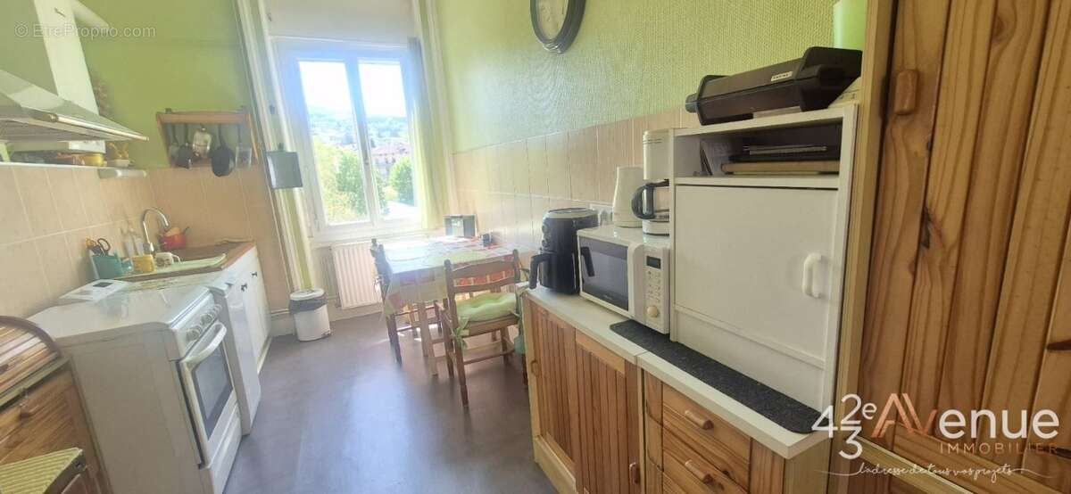 Appartement à LE CHAMBON-FEUGEROLLES