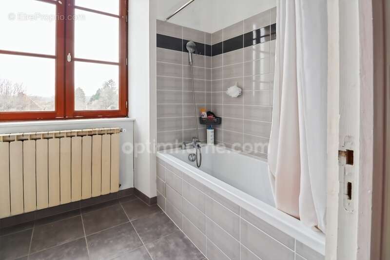 Maison à MAGNAC-LAVAL