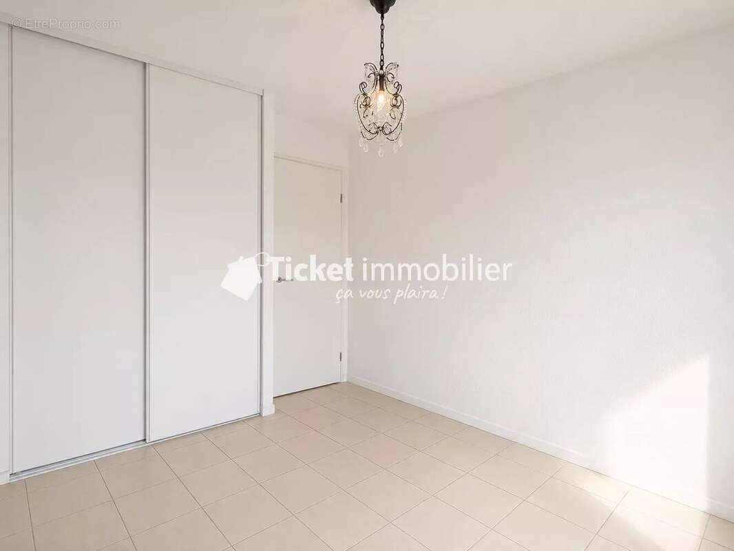 T2 45 m2 eaunes avec 2 places de parking - photo 6