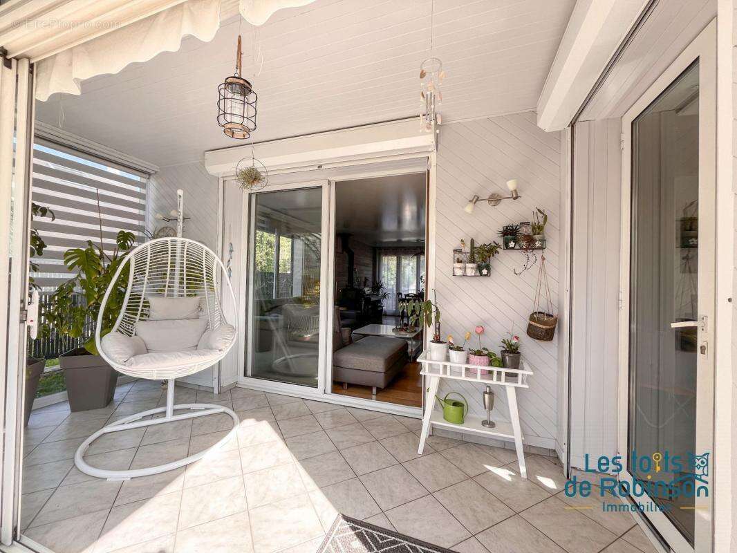 Maison à VERRIERES-LE-BUISSON