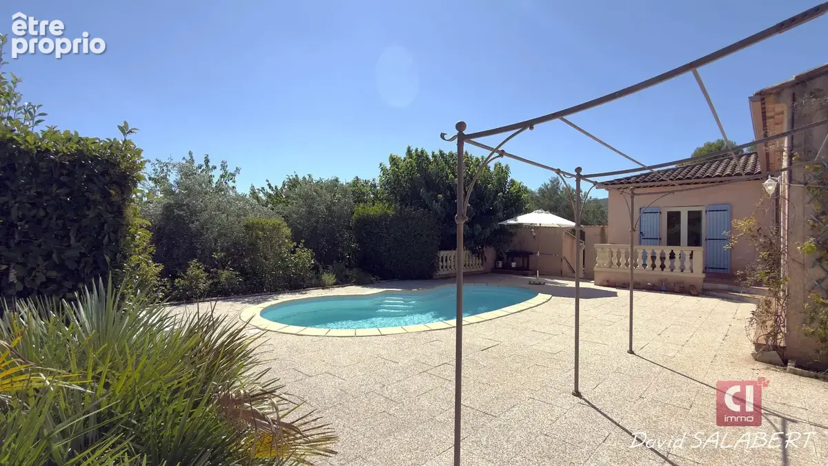 Garéoult -Villa à vendre de plain-pied avec piscine, studio et double garage - photo 16