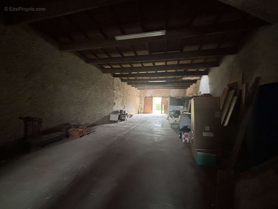 Parking à MARAUSSAN