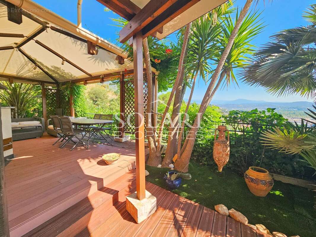 Villa avec piscine et vue panoramique sur la mer et les montagnes - photo 9