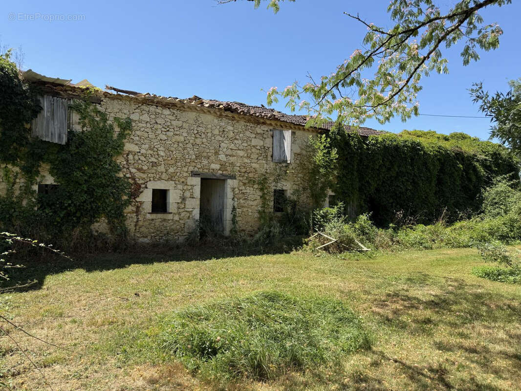 Maison de campagnes avec dépendances à rénover sur 4.8ha proche de Gondrin - photo 9
