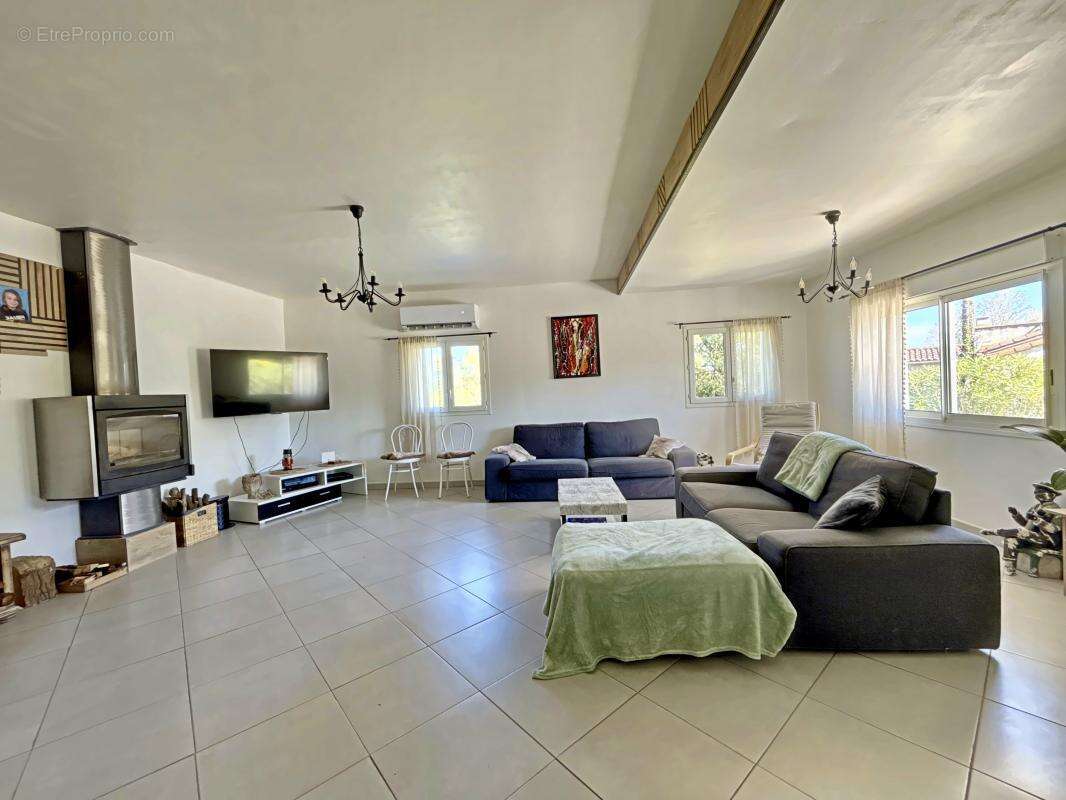 Maison à SAINT-MAXIMIN-LA-SAINTE-BAUME