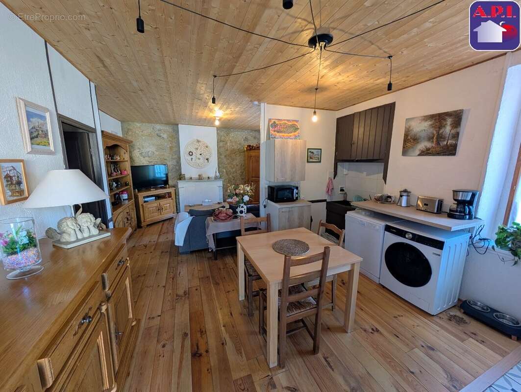 Maison à L&#039;AIGUILLON