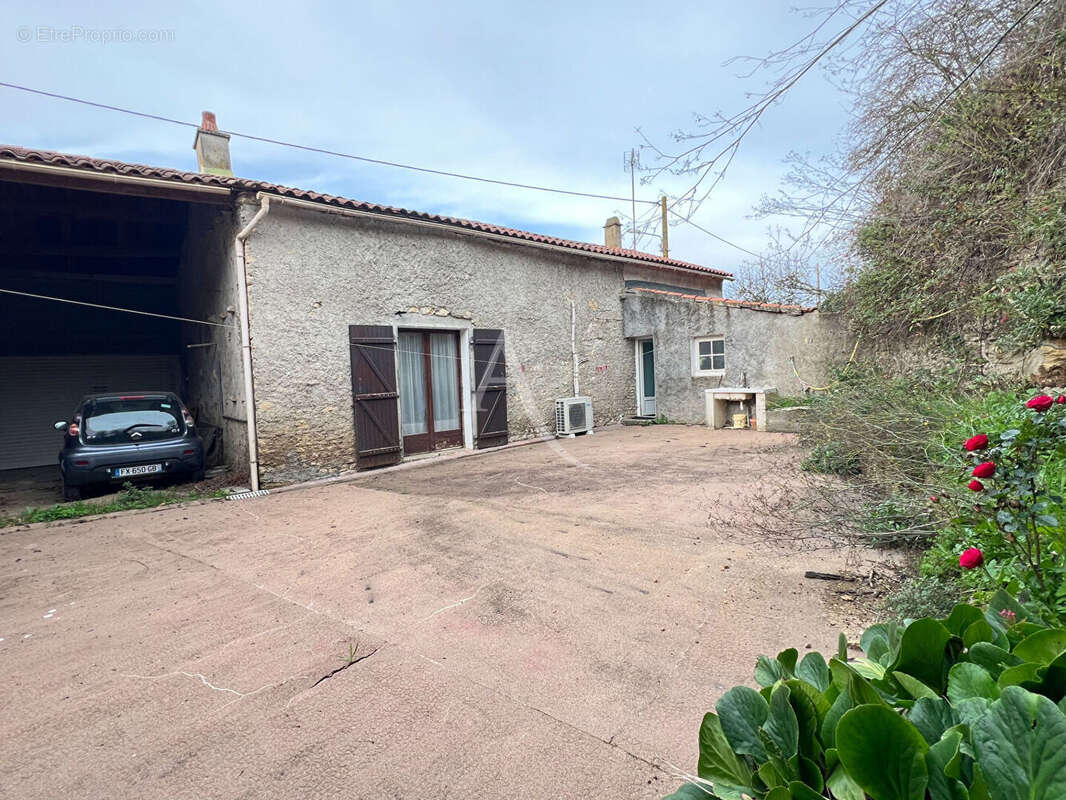 Maison à LE GUE-DE-VELLUIRE