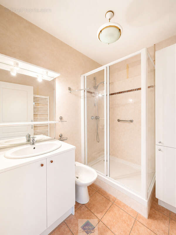 Appartement terrasse t4 - 117m2 - clim-ascenseur-box-parking-cave - photo 4