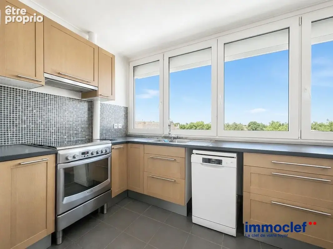 Appartement 62 m² à La Madeleine  - photo 2