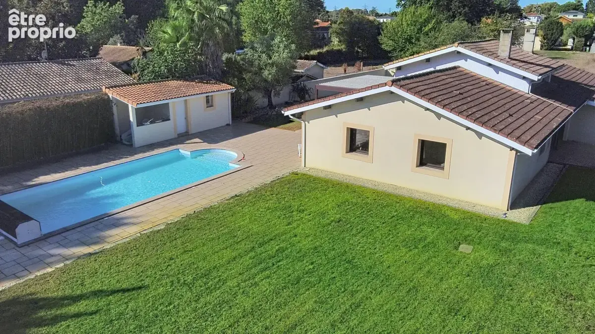 Maison familiale 6 pièces  218 m² Saint-Médard-en-Jalles - photo 1
